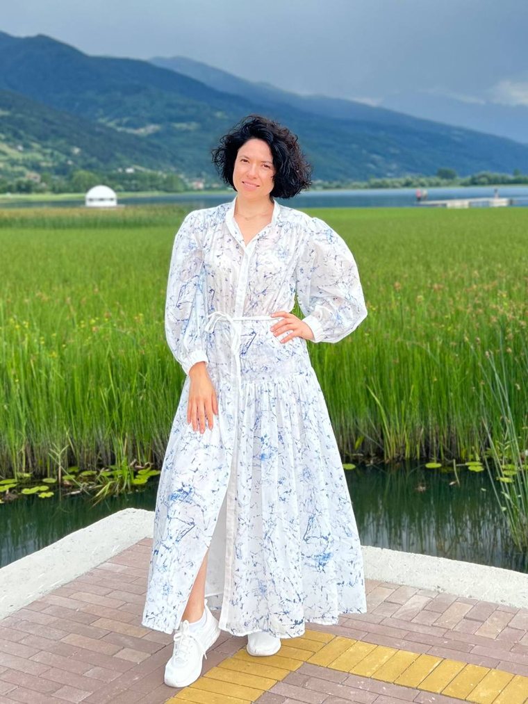 Светлана Ночвинова у озера